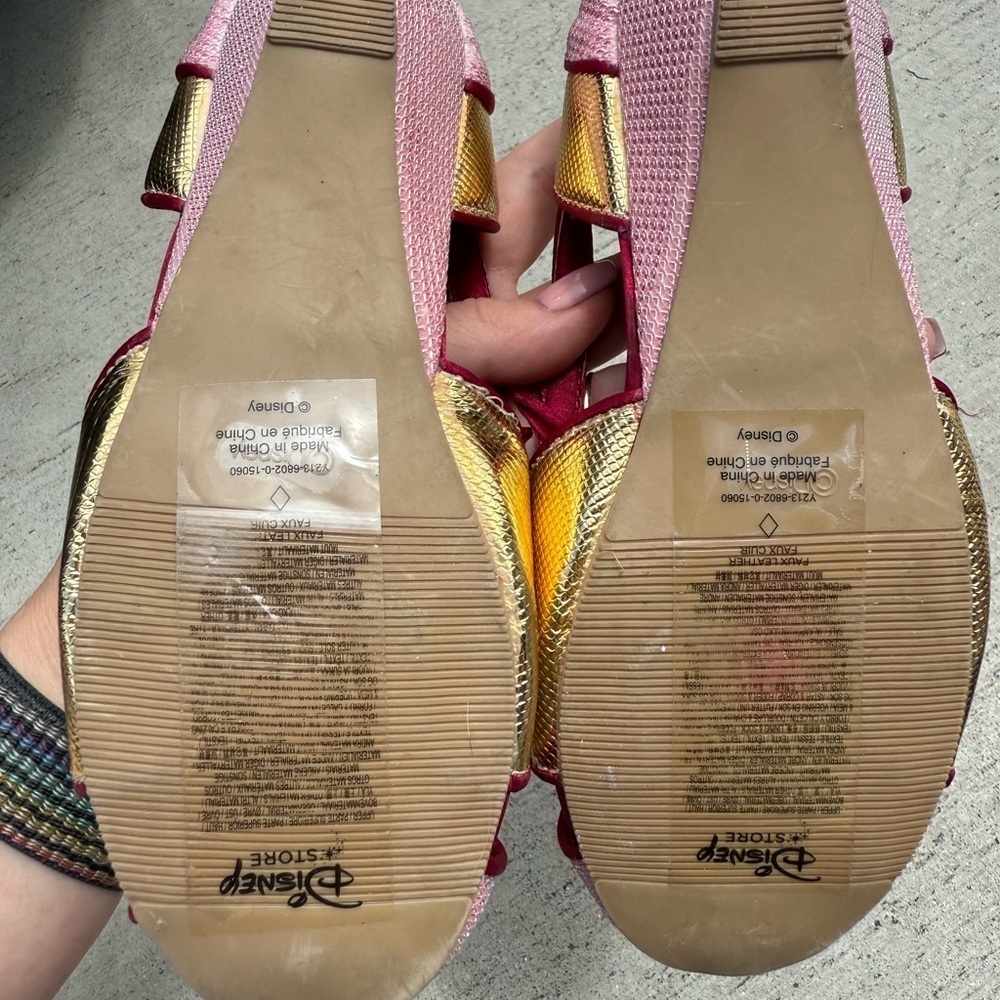 Disney Mulan Red and Pink Heels with Ornate Design - Picture 4 of 8